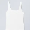Tailliertes Tanktop mit quadratischem Ausschnitt – Weiß Tailliertes Tanktop mit quadratischem Ausschnitt – Weiß