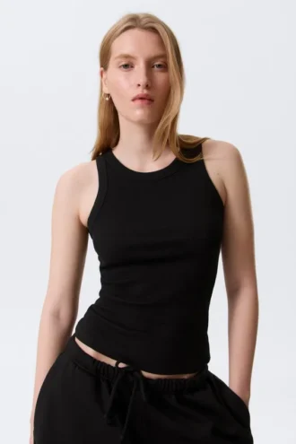 Tailliertes Tanktop mit Rippbündchen – Schwarz