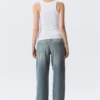 Tailliertes Tanktop mit Rippbündchen – Weiß Tailliertes Tanktop mit Rippbündchen – Weiß