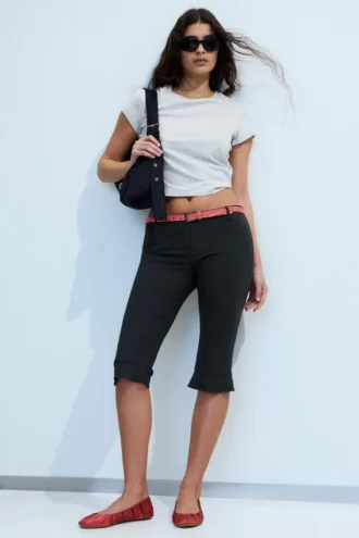 Tailored Capri-Hose mit niedriger Leibhöhe – Schwarz Tailored Capri-Hose mit niedriger Leibhöhe – Schwarz