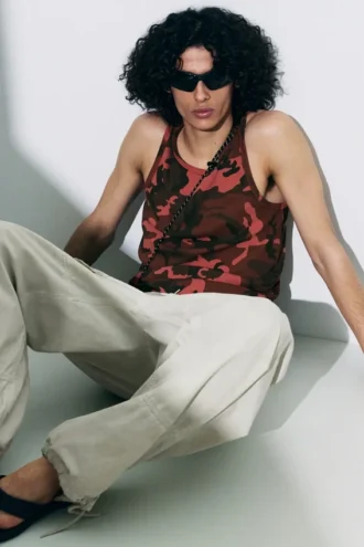 Tanktop mit Print – Rotes Camouflage-Muster