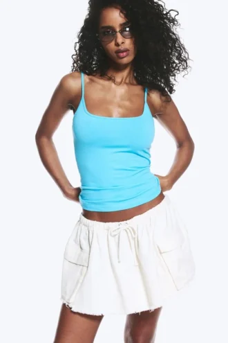 Tanktop mit schmalen Trägern – Türkis Tanktop mit schmalen Trägern – Türkis