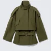 Technischer Trenchcoat im Lagenlook – Khaki-Grün Technischer Trenchcoat im Lagenlook – Khaki-Grün