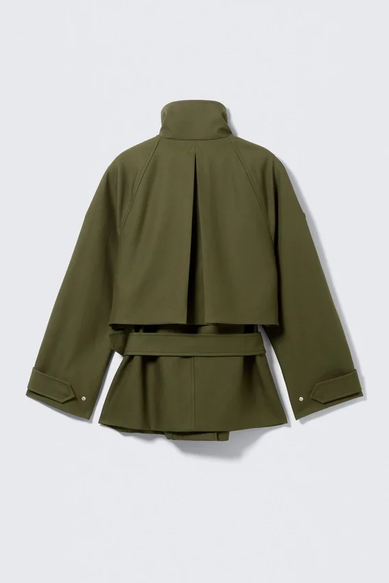 Technischer Trenchcoat im Lagenlook – Khaki-Grün Technischer Trenchcoat im Lagenlook – Khaki-Grün