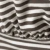 Tief ausgeschnittenes Neckholder-Top – dunkle Maulwurfspunkte und weiße Streifen Tief ausgeschnittenes Neckholder-Top – dunkle Maulwurfspunkte und weiße Streifen