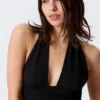 Tief ausgeschnittenes Neckholder-Top – Schwarz Tief ausgeschnittenes Neckholder-Top – Schwarz