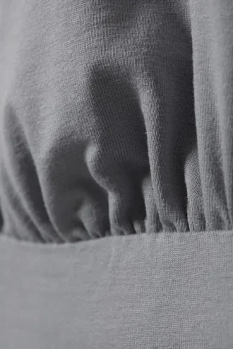 Tief ausgeschnittenes Neckholder-Top – Staubgrau