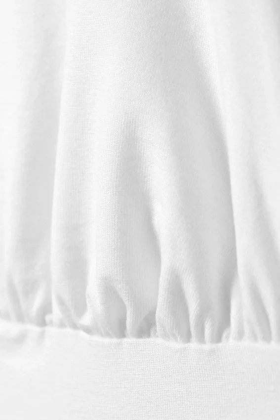 Tief ausgeschnittenes Neckholder-Top – Weiß Tief ausgeschnittenes Neckholder-Top – Weiß