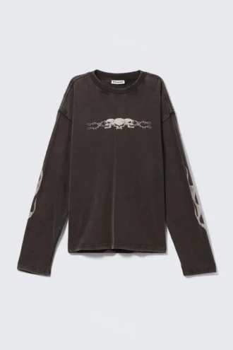 Tolles, kastenförmiges Langarmshirt mit Print – gewaschenes Schwarz – Totenkopf-Flamme Tolles, kastenförmiges Langarmshirt mit Print – gewaschenes Schwarz – Totenkopf-Flamme
