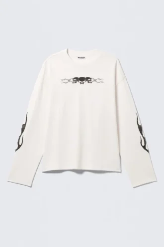 Tolles, kastenförmiges Langarmshirt mit Print – Weiß – Totenkopf-Flamme