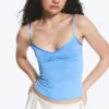 Top mit V-Ausschnitt und Trägern – Blau Top mit V-Ausschnitt und Trägern – Blau