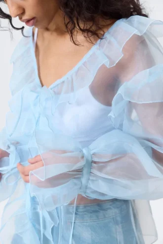 Transparente Bluse mit Rüschen und V-Ausschnitt – Hellblau