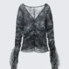 Transparentes, gerafftes Mesh-Oberteil – schwarzer Barock-Print Transparentes, gerafftes Mesh-Oberteil – schwarzer Barock-Print