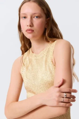 Transparentes, gestricktes Minikleid mit Pailletten – Goldbeige