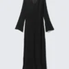 Transparentes, langärmeliges Maxikleid mit V-Ausschnitt – Schwarz Transparentes, langärmeliges Maxikleid mit V-Ausschnitt – Schwarz