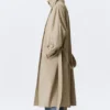 Trenchcoat in lockerer Passform mit Trichterkragen – Beige Trenchcoat in lockerer Passform mit Trichterkragen – Beige
