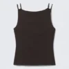Träger-Jersey-Tanktop mit U-Boot-Ausschnitt – Dunkelbraun Träger-Jersey-Tanktop mit U-Boot-Ausschnitt – Dunkelbraun