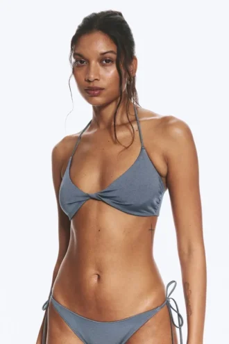 Turn Halter-Bikini-Oberteil – Dusty Blue – Shimmer