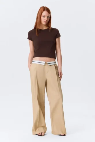 Twill-Hose mit niedriger Leibhöhe und gefaltetem Bund – Beige