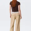Twill-Hose mit niedriger Leibhöhe und gefaltetem Bund – Beige Twill-Hose mit niedriger Leibhöhe und gefaltetem Bund – Beige