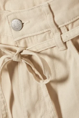 Twill-Hose mit niedriger Taille und lockerer Passform – Hellbeige
