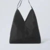V-förmige Nylon-Umhängetasche – Schwarz V-förmige Nylon-Umhängetasche – Schwarz