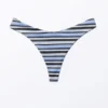 V-förmiger String-Bikini-Slip – gestreift, blau V-förmiger String-Bikini-Slip – gestreift, blau