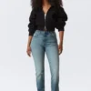 Vega Curve Slim-Fit-Jeans mit hoher Taille – Blue Horses – Mittelblau