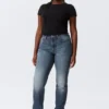 Vega Curve Slim-Fit-Jeans mit hoher Taille – Blue Hymn – Mittelblau Vega Curve Slim-Fit-Jeans mit hoher Taille – Blue Hymn – Mittelblau