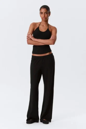 Weiche Bootcut-Hose mit niedriger Leibhöhe – Schwarz