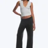 Weiche Bootcut-Hose mit niedriger Leibhöhe – Schwarz – Dunkelgrauer Streifen Weiche Bootcut-Hose mit niedriger Leibhöhe – Schwarz – Dunkelgrauer Streifen