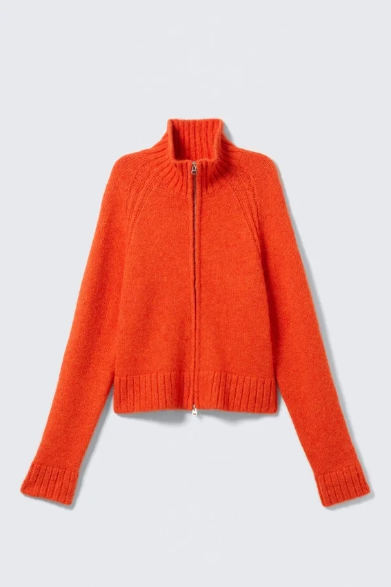 Weiche, eng anliegende Strickjacke mit Reißverschluss – Leuchtendes Orange Weiche, eng anliegende Strickjacke mit Reißverschluss – Leuchtendes Orange