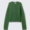 Weiche, schmal geschnittene Strickjacke aus Wollmischung – Dunkelgrün Weiche, schmal geschnittene Strickjacke aus Wollmischung – Dunkelgrün