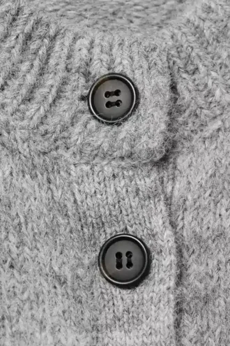 Weiche, schmal geschnittene Strickjacke aus Wollmischung – Grau meliert