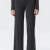 Weiche, tief sitzende Hose mit weitem Bein – gewaschenes Schwarz Weiche, tief sitzende Hose mit weitem Bein – gewaschenes Schwarz