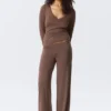 Weiche, tief sitzende, lockere Hose mit weitem Bein – Washed Mole Weiche, tief sitzende, lockere Hose mit weitem Bein – Washed Mole