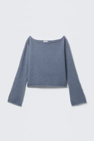Weicher Strickpullover mit U-Boot-Ausschnitt – Staubblau Weicher Strickpullover mit U-Boot-Ausschnitt – Staubblau