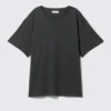 Weiches, oversized T-Shirt mit kurzen Ärmeln – Dunkelgrau Weiches, oversized T-Shirt mit kurzen Ärmeln – Dunkelgrau