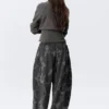 Weit geschnittene bedruckte Jogginghose aus Baumwollfrottee – Dunkelgrau – Camo Weit geschnittene bedruckte Jogginghose aus Baumwollfrottee – Dunkelgrau – Camo