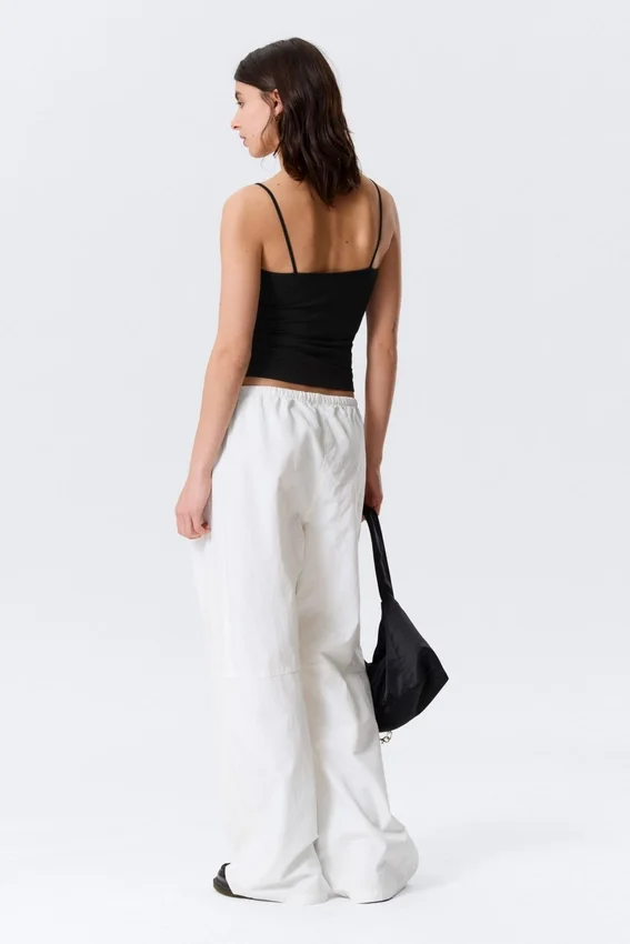Weit geschnittene Hose mit niedriger Taille und Waschoptik – Weiß Weit geschnittene Hose mit niedriger Taille und Waschoptik – Weiß
