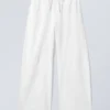 Weit geschnittene Hose mit niedriger Taille und Waschoptik – Weiß Weit geschnittene Hose mit niedriger Taille und Waschoptik – Weiß
