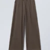 Weit geschnittene Jersey-Hose mit weitem Bein – gewaschen, dunkelbraun Weit geschnittene Jersey-Hose mit weitem Bein – gewaschen, dunkelbraun