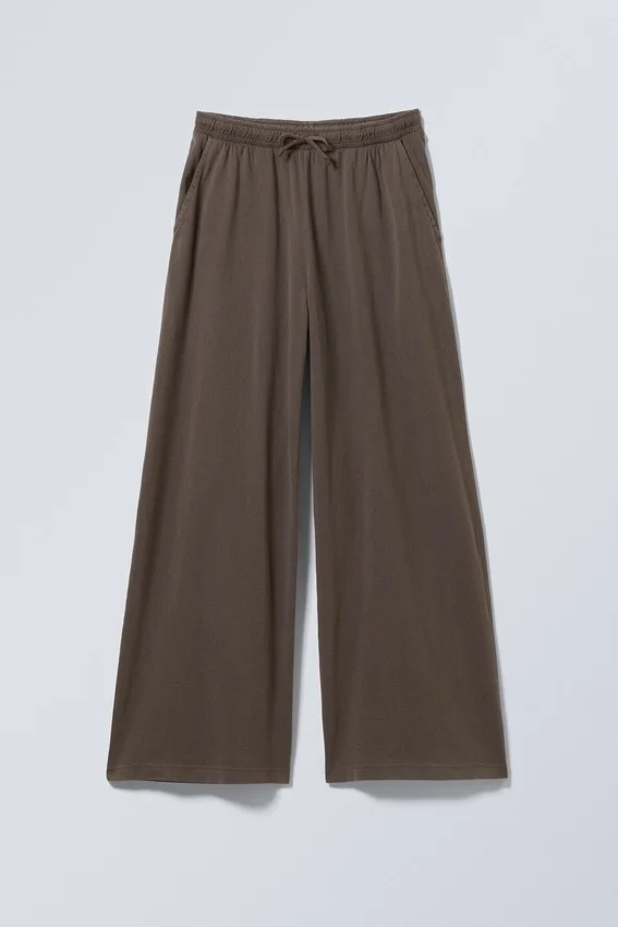 Weit geschnittene Jersey-Hose mit weitem Bein – gewaschen, dunkelbraun Weit geschnittene Jersey-Hose mit weitem Bein – gewaschen, dunkelbraun