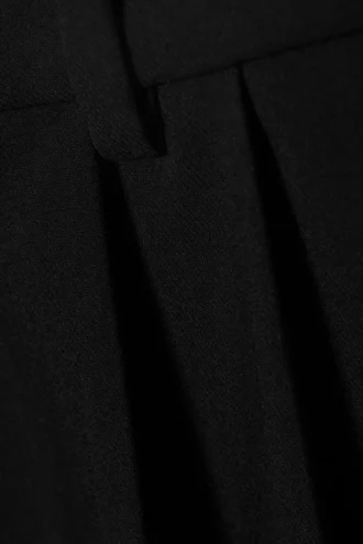 Weit geschnittene, plissierte Shorts – Schwarz