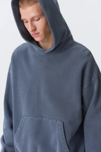 Weit geschnittener Kapuzenpullover aus schwerer Baumwolle – gewaschen, dunkelblau