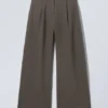 Weite Anzughose mit niedriger Taille – Dark Mole Weite Anzughose mit niedriger Taille – Dark Mole