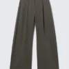 Weite Anzughose mit niedriger Taille – Dunkelgrau Weite Anzughose mit niedriger Taille – Dunkelgrau