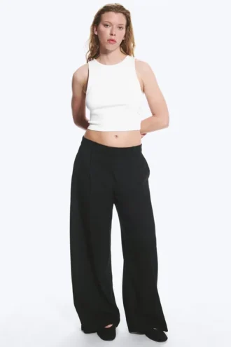 Weite Anzughose mit niedriger Taille – Schwarz