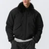 Weite Bomberjacke mit Kunstfellkragen – Schwarz Weite Bomberjacke mit Kunstfellkragen – Schwarz