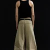 Weite Hose mit Falten und weitem Bein – Beige Weite Hose mit Falten und weitem Bein – Beige